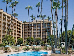 Click here to visit the Web site of the Crowne Plaza Hotel San Diego - Mission Valley.